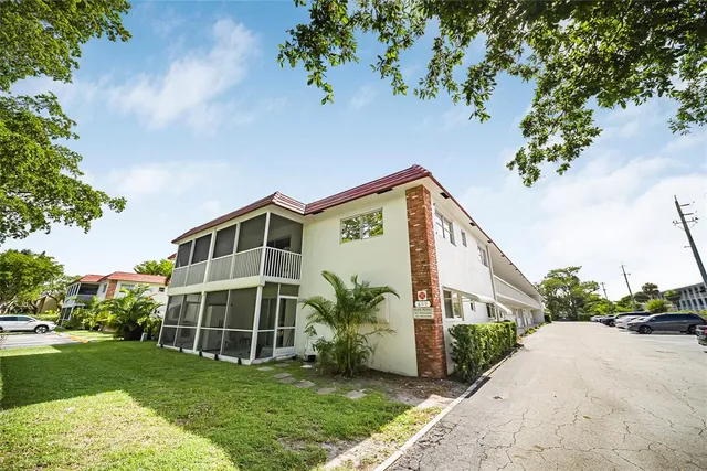 $300,000 | Arlingotn Park, Deerfield Beach, FL 33441