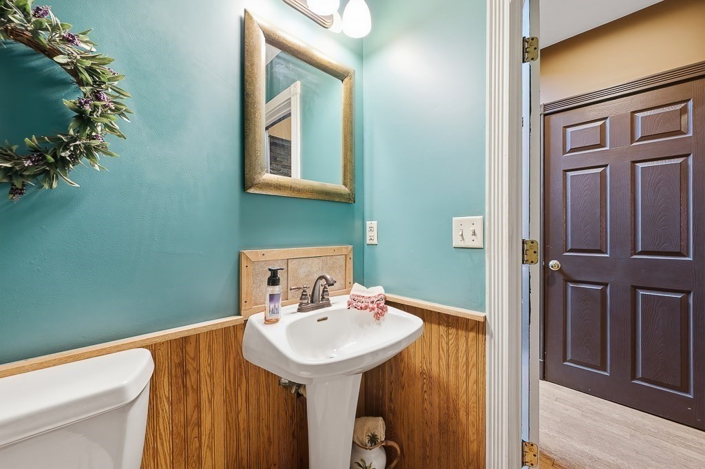 227 8 Lots Road Sutton, MA 01590 - Photo 8 of 42