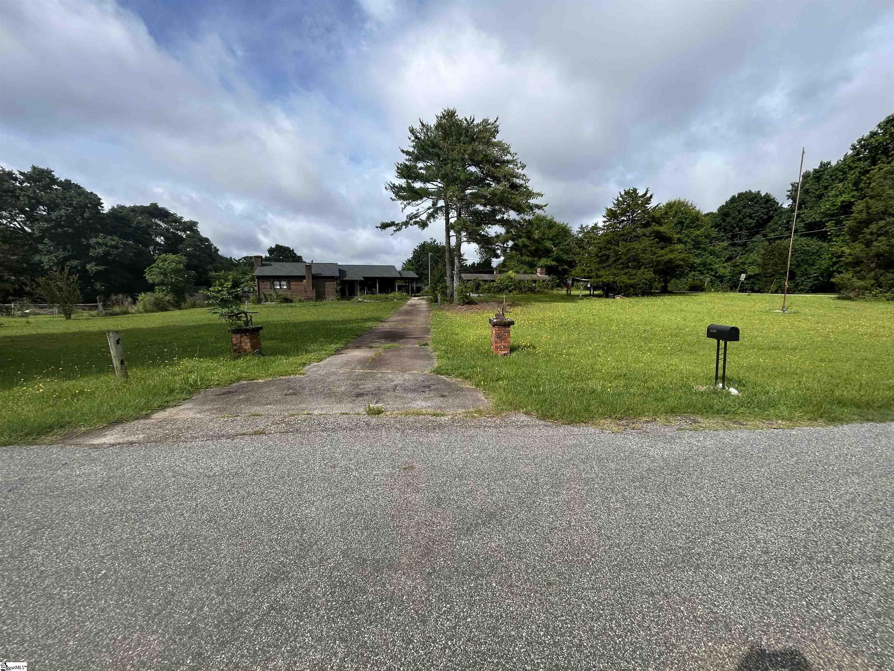 1116 Bethesda Road Spartanburg, SC 29302 - Photo 1 of 37 Gallery Image 1