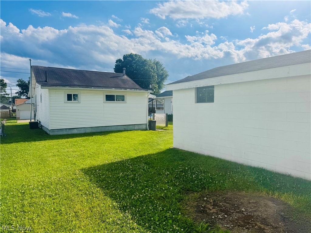 809 28th Street Vienna, WV 26105 - Photo 4 of 21 GARAGE BEHIND THE HOUSE WITH ALLEY ACCESS