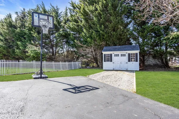 $1,399,900 | 4 Susan Court, Farmingdale, NJ 07727