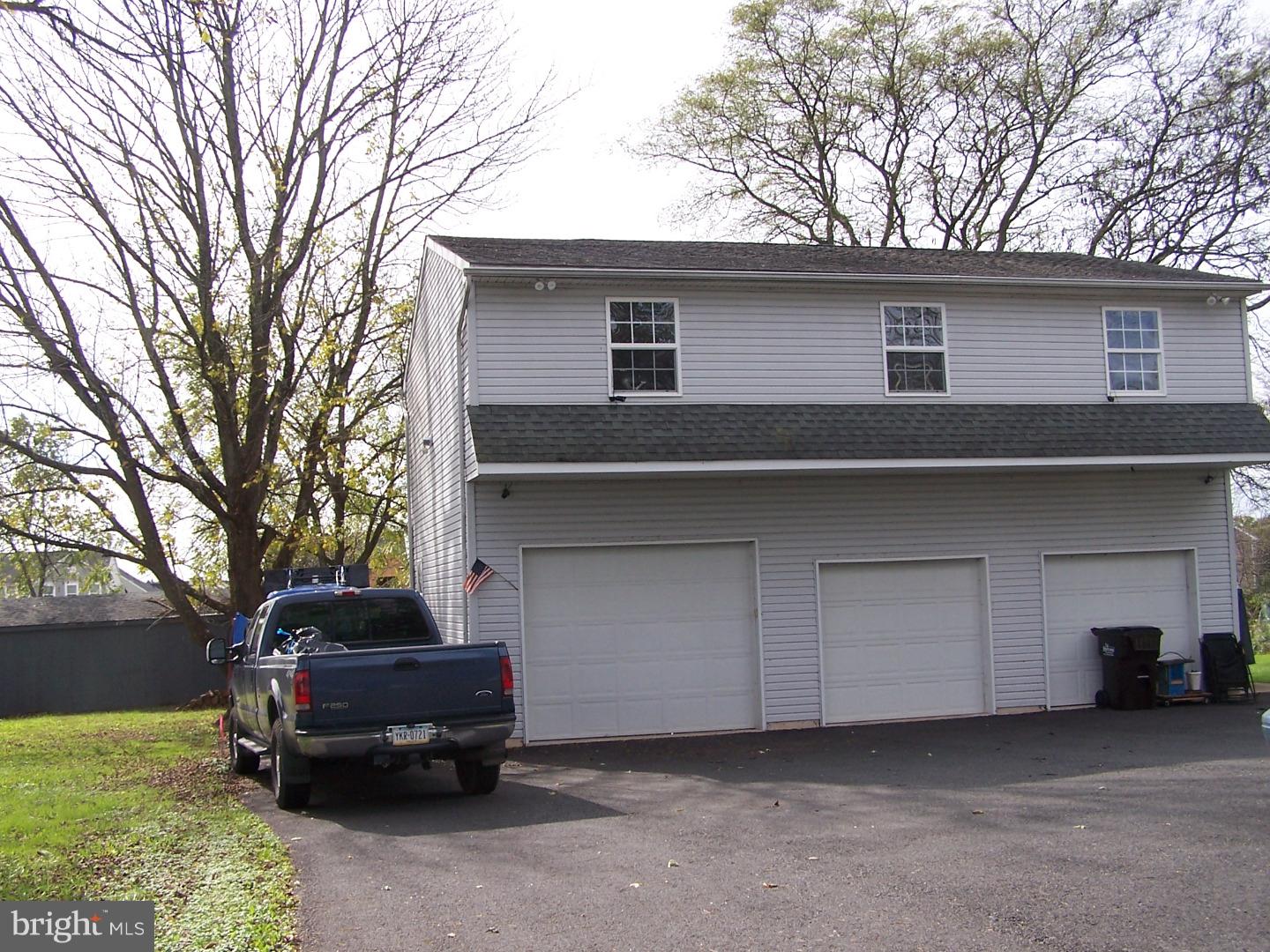 1322 Frye Road Pennsburg, PA 18073 - Photo 5 of 23 Garage