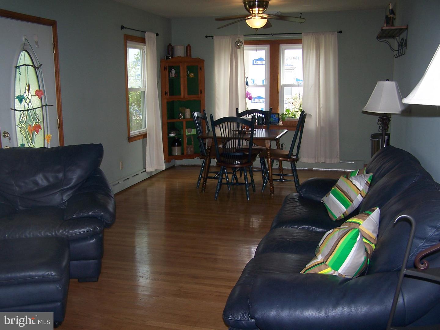 1322 Frye Road Pennsburg, PA 18073 - Photo 9 of 23 Living Room