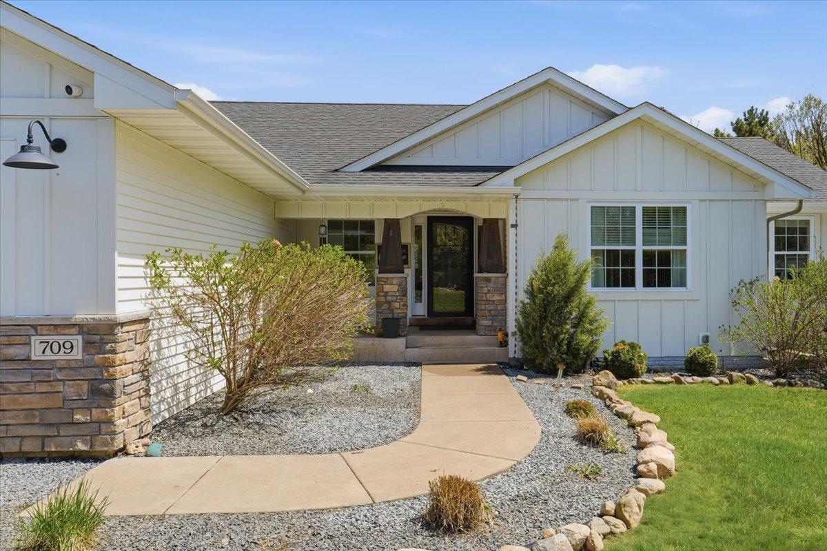 709 North Bay Road Somerset, WI 54025 - Photo 3 of 31
