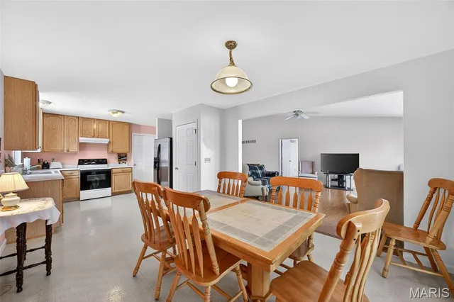 $350,000 | 912 Waterford Villas Court, Lake St. Louis, MO 63367