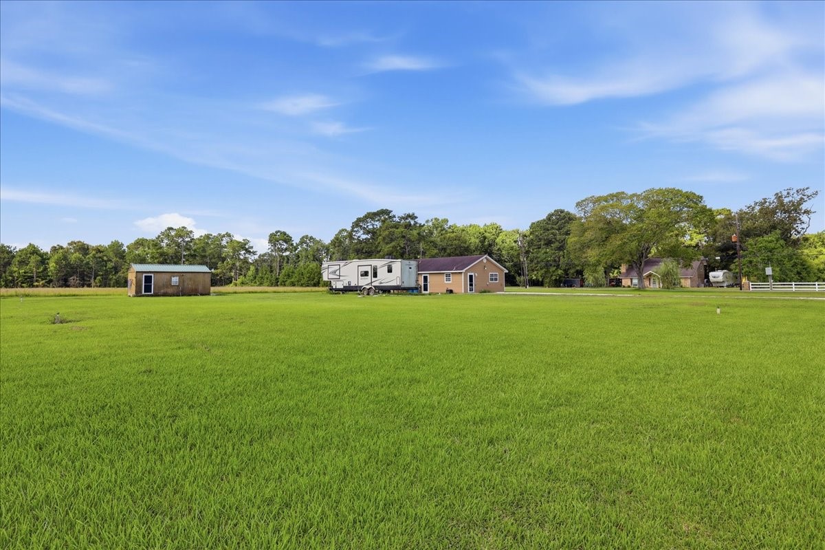14183 Craigen Road Beaumont, TX 77705 - Photo 27 of 28 Back yard