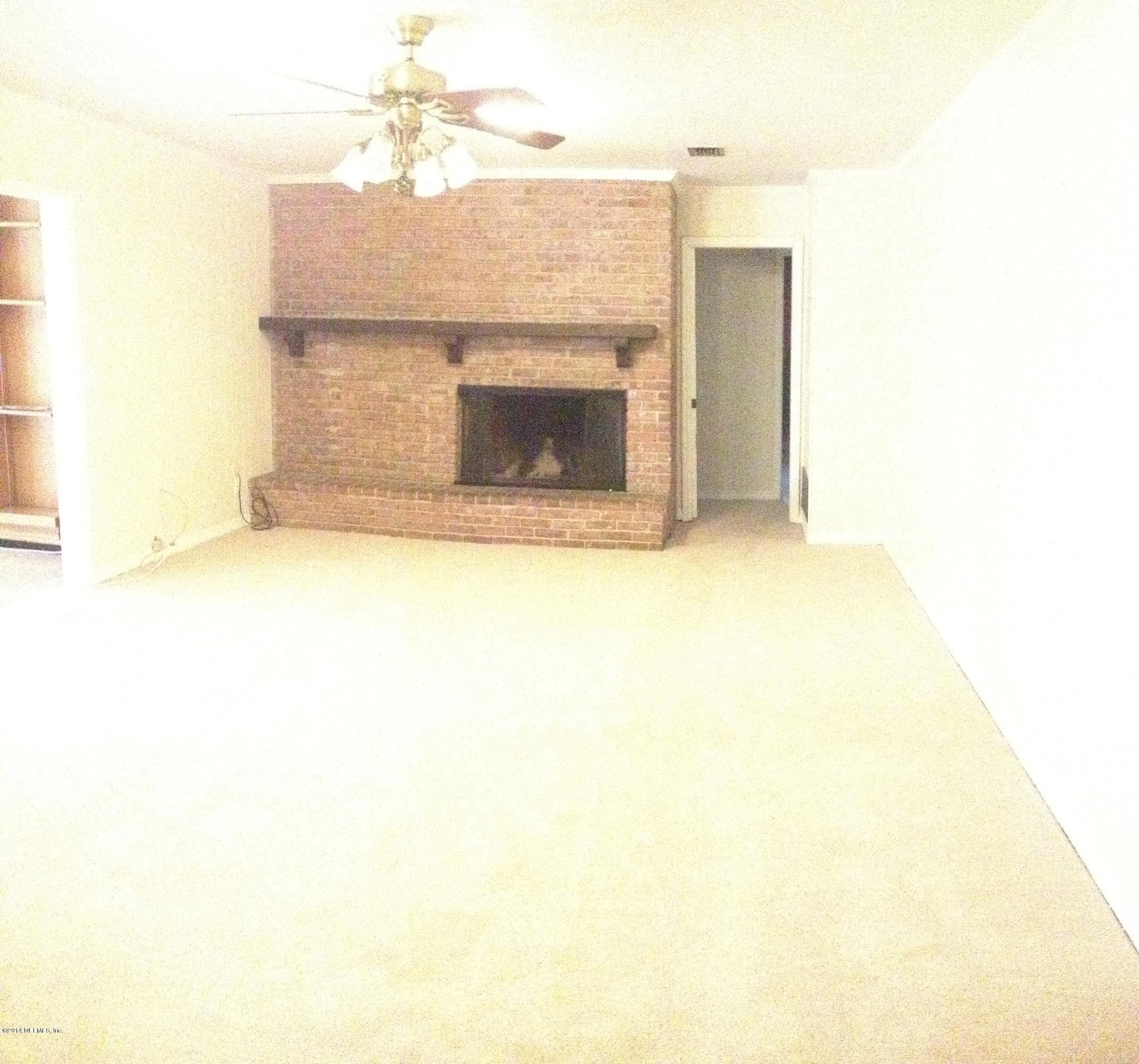 1005 Martinique Road Jacksonville, FL 32216 - Photo 3 of 7 Family room with brick fireplace