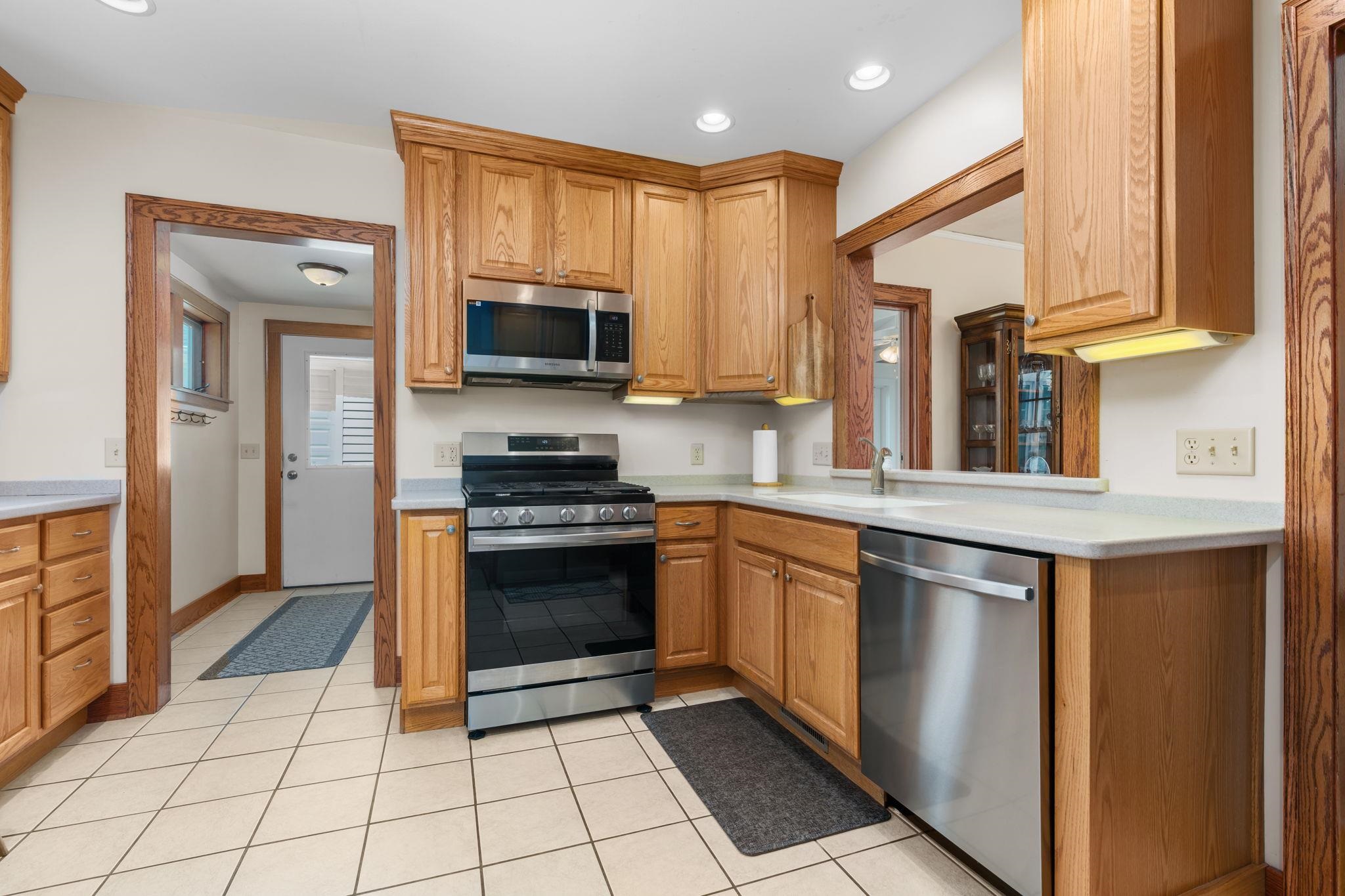 2218 Hillington Way Madison, WI 53726 - Photo 18 of 48