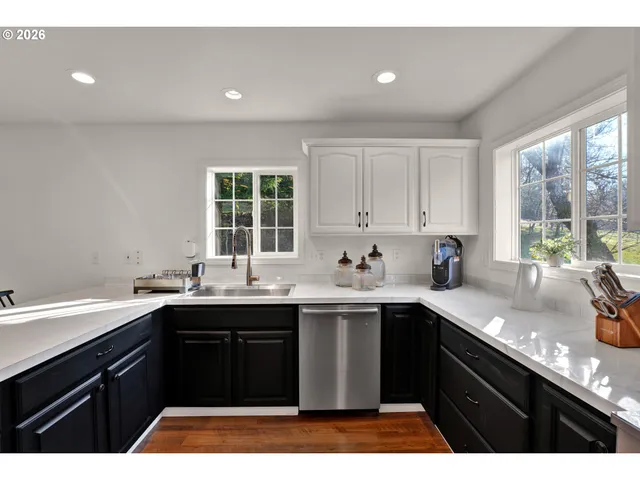 $650,000 | 1040 Arcadia Drive, Roseburg, OR 97471