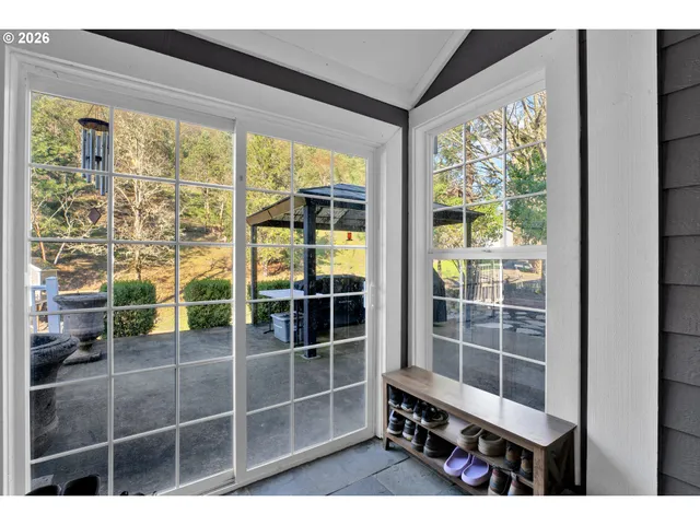 $650,000 | 1040 Arcadia Drive, Roseburg, OR 97471