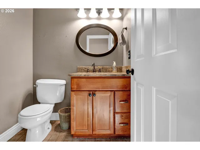 $650,000 | 1040 Arcadia Drive, Roseburg, OR 97471