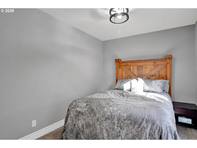 $650,000 | 1040 Arcadia Drive, Roseburg, OR 97471