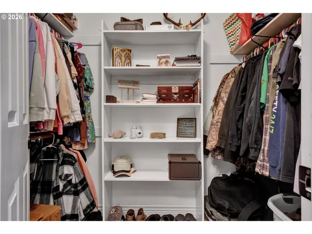 $650,000 | 1040 Arcadia Drive, Roseburg, OR 97471