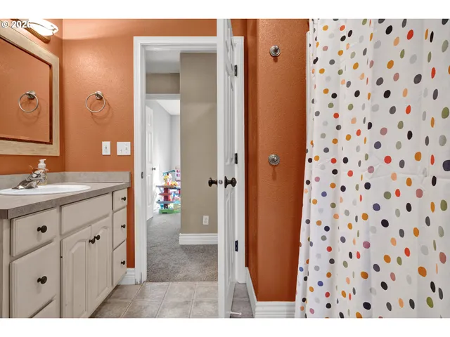 $650,000 | 1040 Arcadia Drive, Roseburg, OR 97471