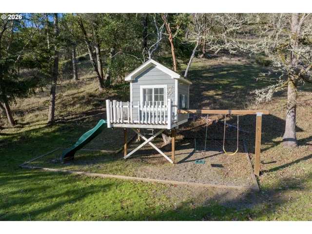 $650,000 | 1040 Arcadia Drive, Roseburg, OR 97471