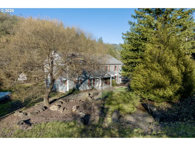 $650,000 | 1040 Arcadia Drive, Roseburg, OR 97471