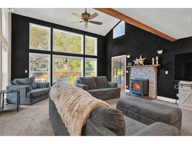 $650,000 | 1040 Arcadia Drive, Roseburg, OR 97471