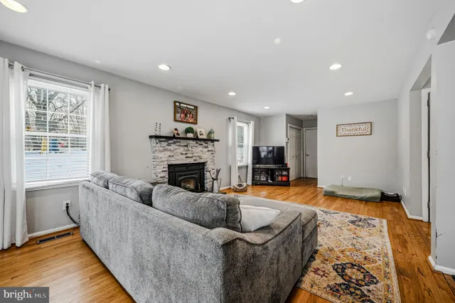 $645,000 | 21 Farmingdale Lane, Newark, DE 19711