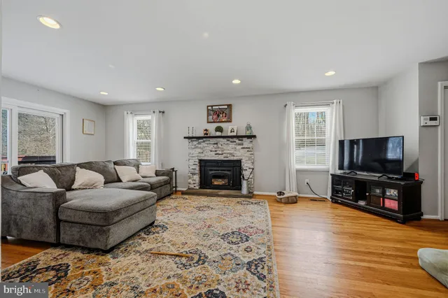 $645,000 | 21 Farmingdale Lane, Newark, DE 19711