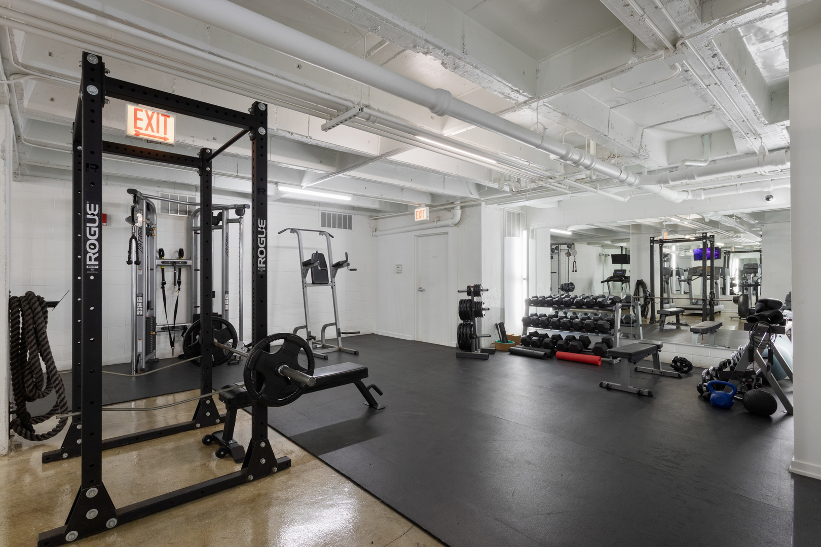 1325 West Wilson Avenue, Unit 1102 Chicago, IL 60640 - Photo 17 of 20 a view of a room with gym equipment