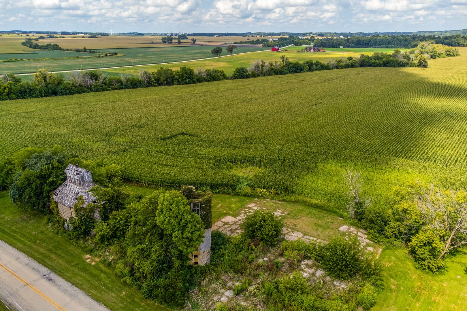 44-w700 Rowe Road Elburn, IL 60119 - Photo 3 of 4 a view of a garden with an ocean view