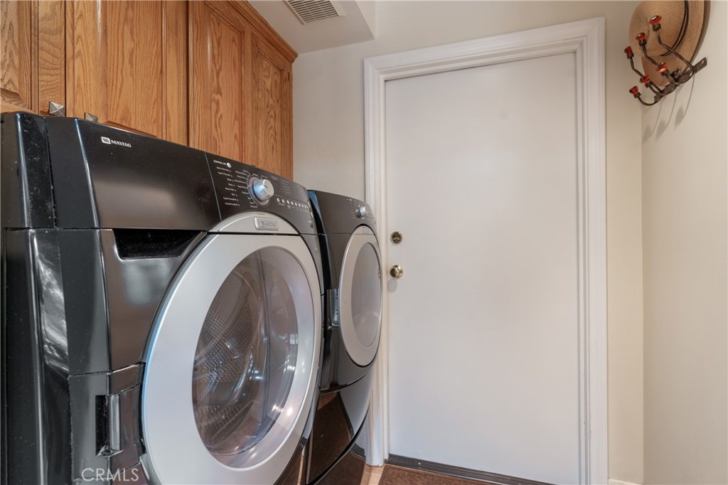333 Genoa Street, Unit 6 Arcadia, CA 91006 - Photo 15 of 40 a close view of washer and dryer