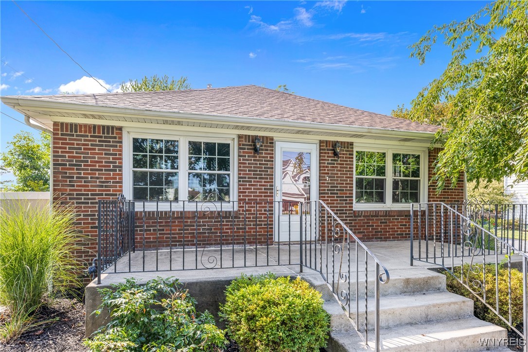 499 Lake Avenue Lancaster, NY 14086 - Photo 1 of 50