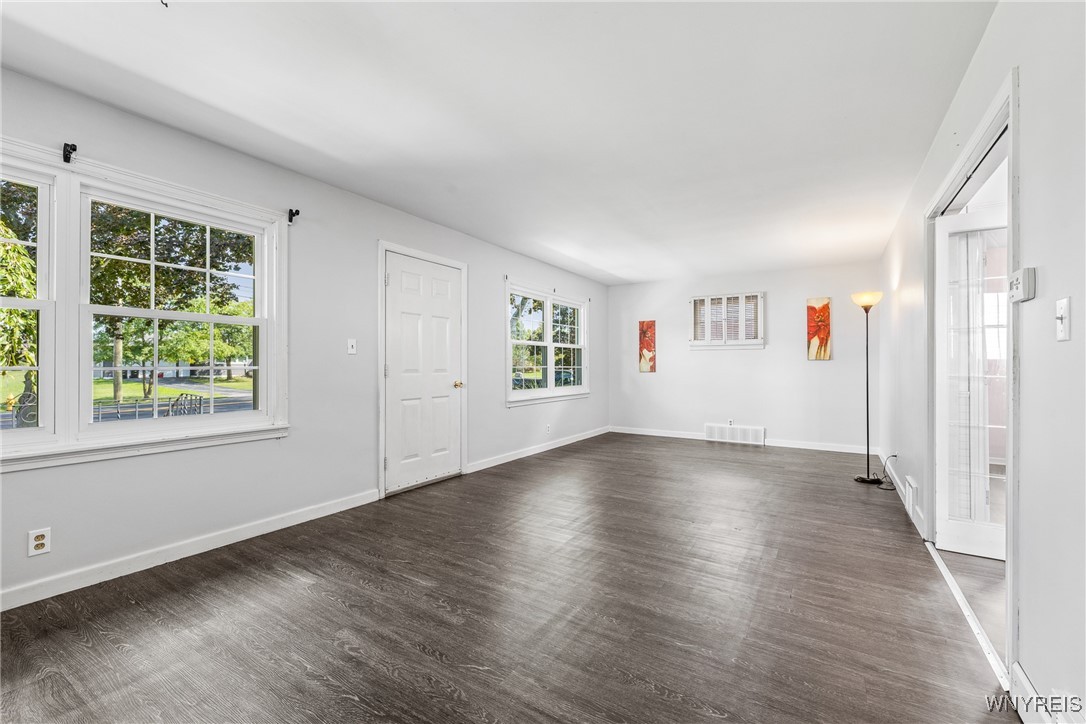 499 Lake Avenue Lancaster, NY 14086 - Photo 9 of 50