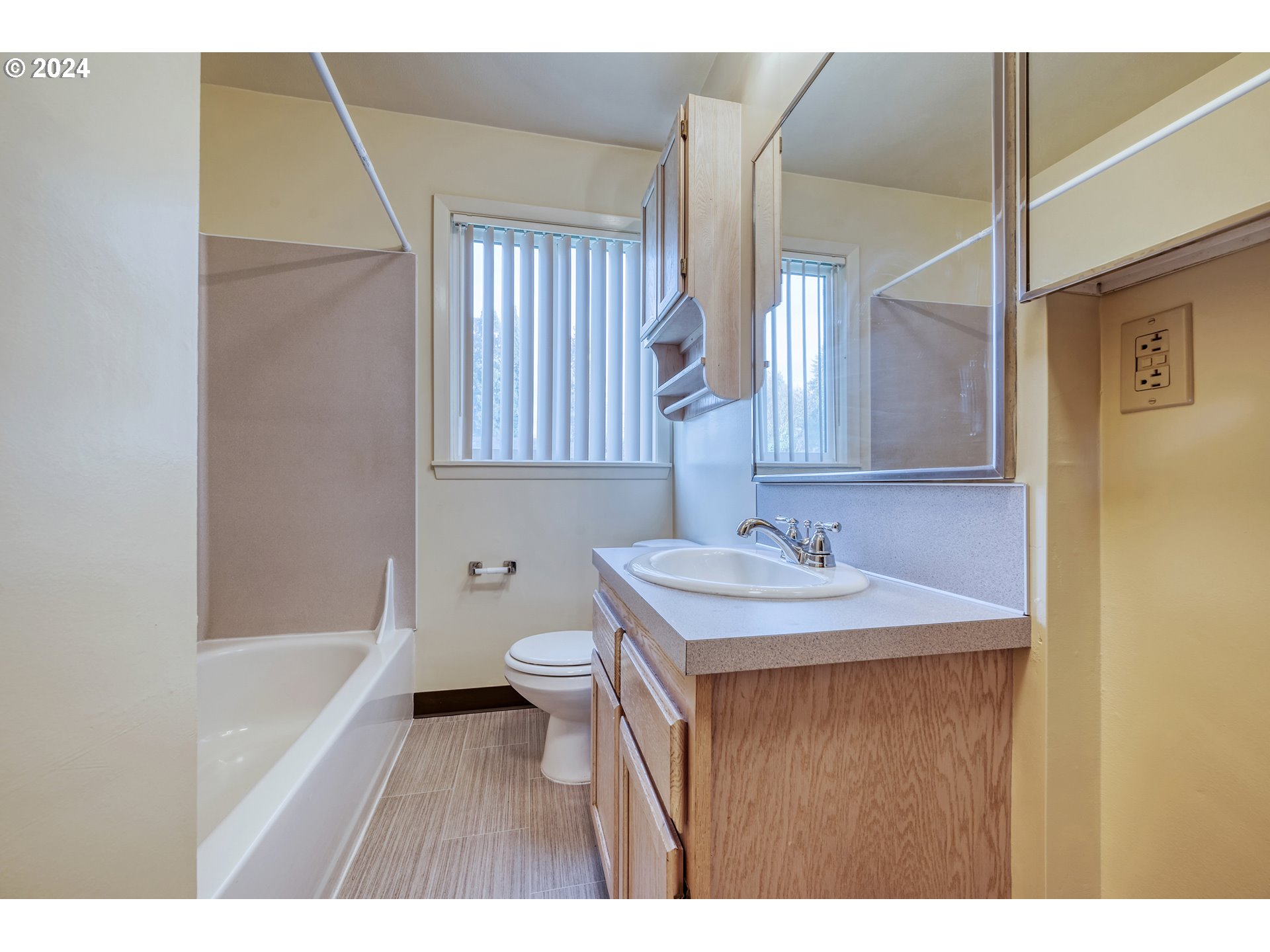 541 Waite Street Eugene, OR 97402 - Photo 18 of 25 a bathroom with a sink a toilet a mirror and bathtub