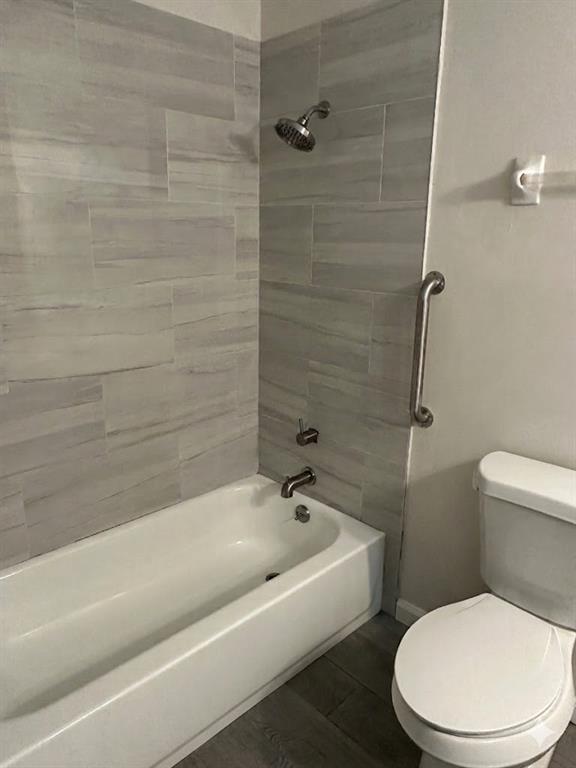 27 Carriage Trace Southeast Cartersville, GA 30121 - Photo 26 of 26 a bathroom with a toilet and a bath tub