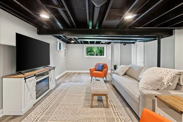 $3,950 | 2N361 Diane Avenue, Glendale Heights, IL 60139