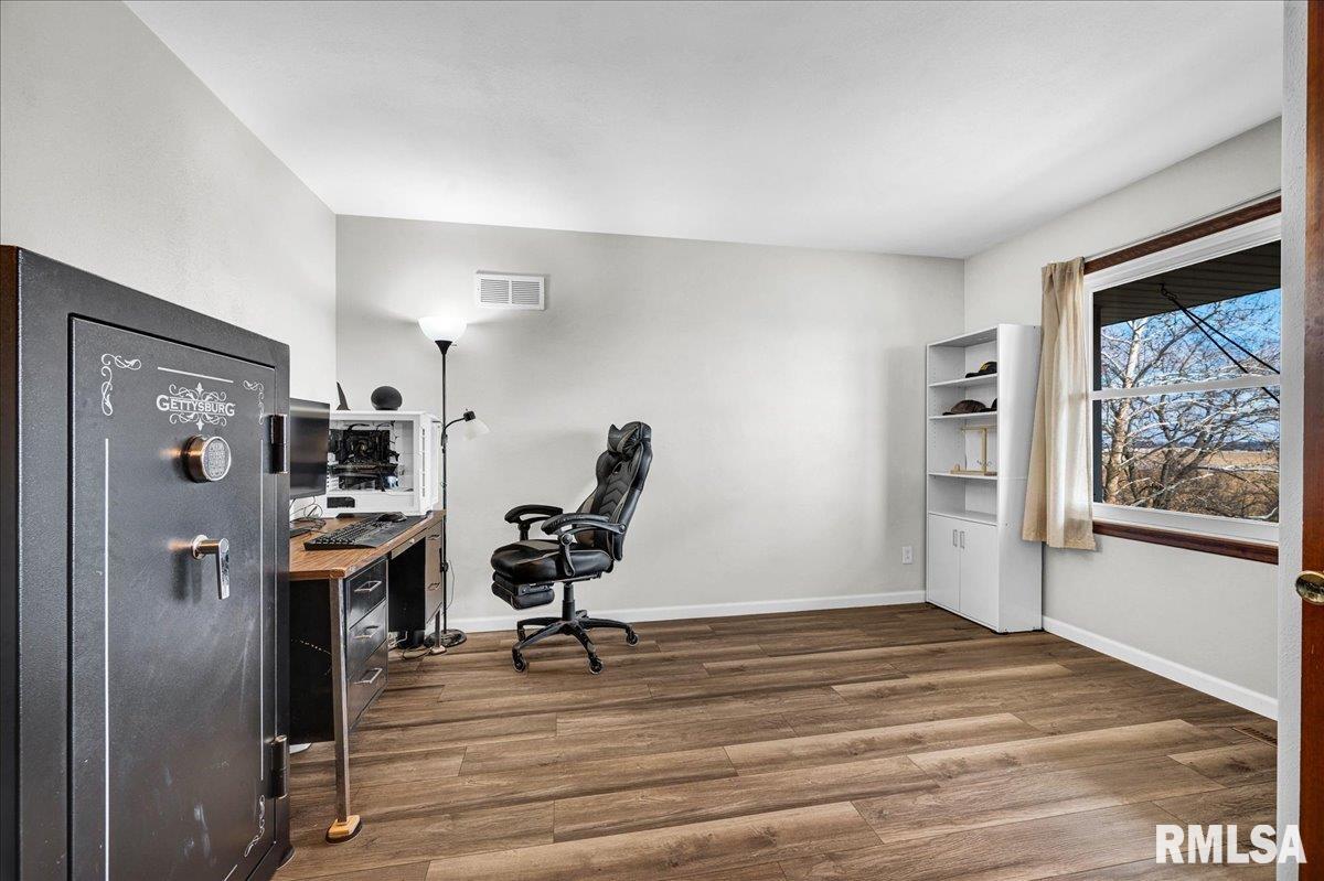 14927 North Ivy Lake Road Chillicothe, IL 61523 - Photo 11 of 37