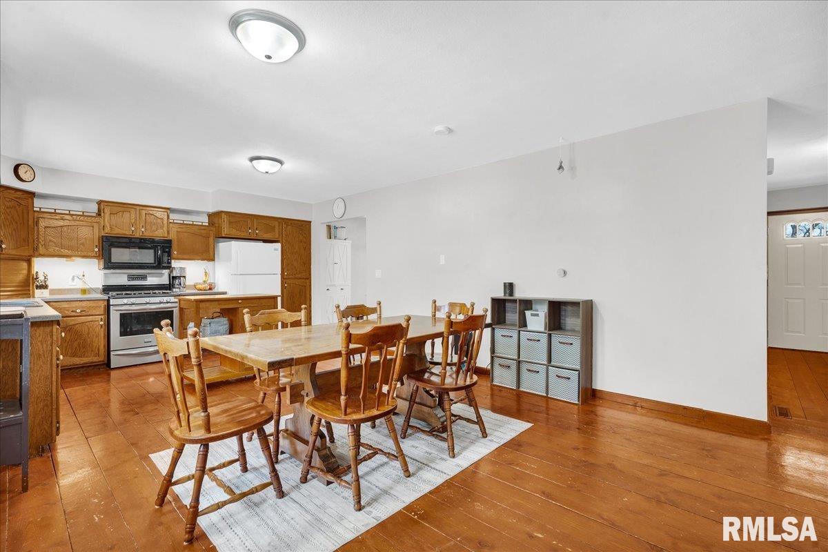 14927 North Ivy Lake Road Chillicothe, IL 61523 - Photo 3 of 37