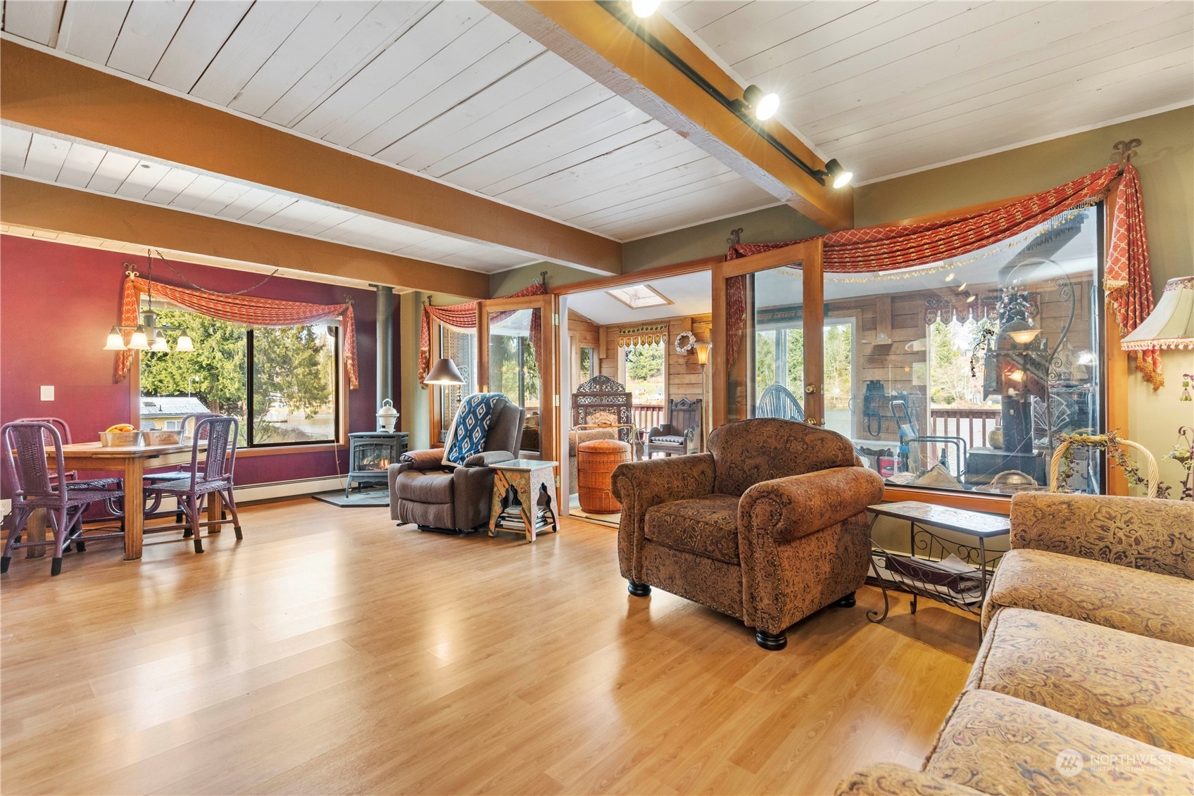 5523 Lerch Road Snohomish, WA 98290 - Photo 13 of 32 a living room with furniture and a large window