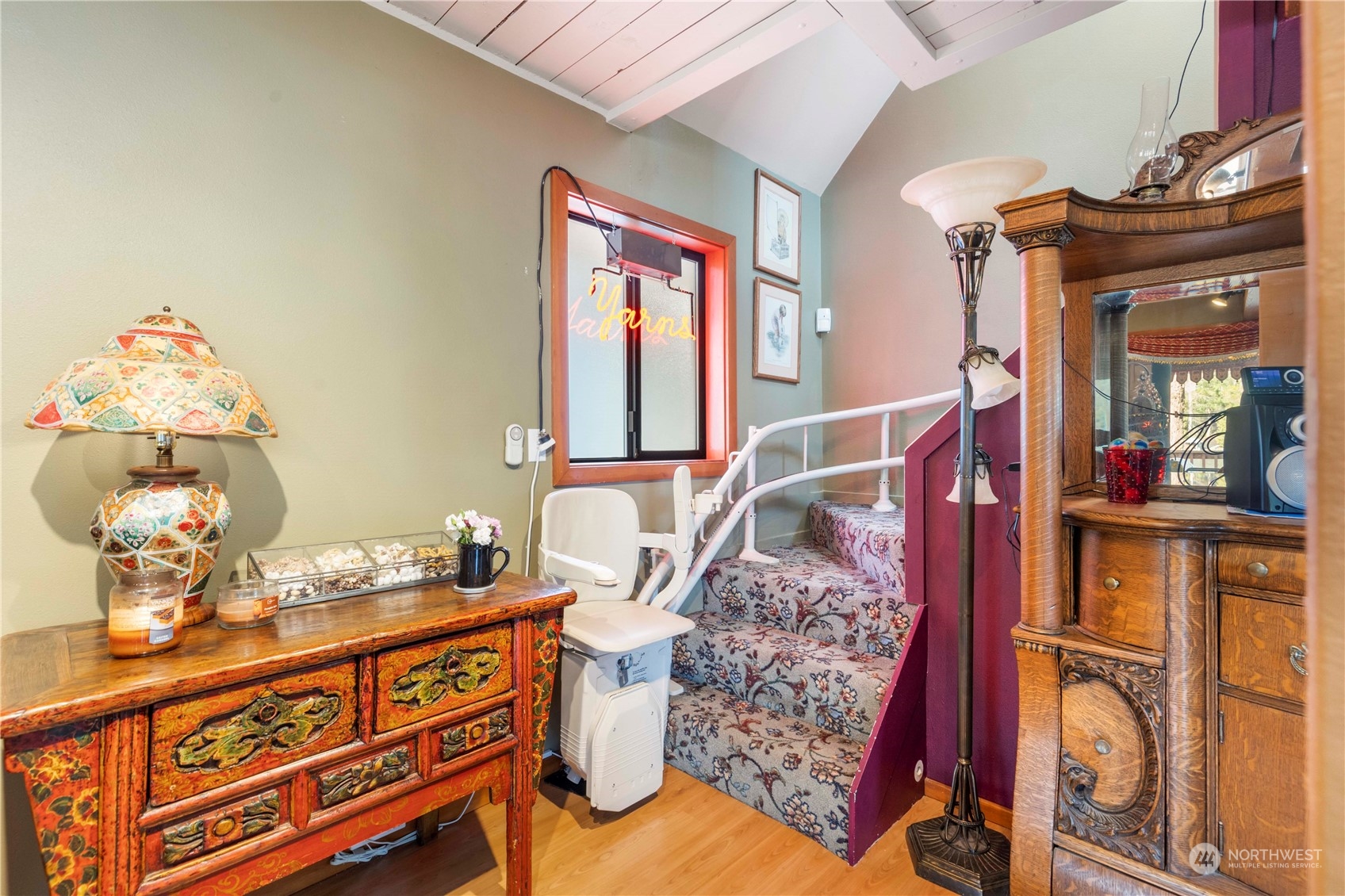 5523 Lerch Road Snohomish, WA 98290 - Photo 20 of 32 a bed room with a bed and a dresser