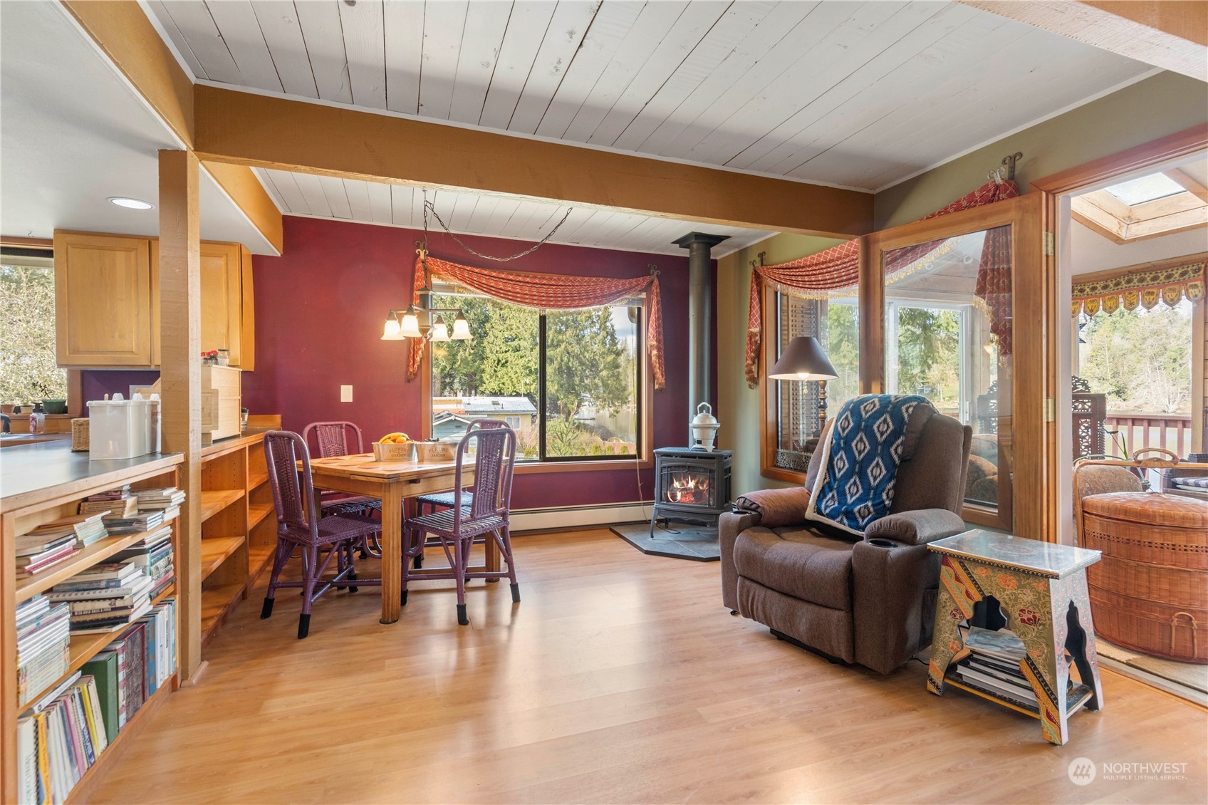5523 Lerch Road Snohomish, WA 98290 - Photo 8 of 32 a living room with furniture and a large window