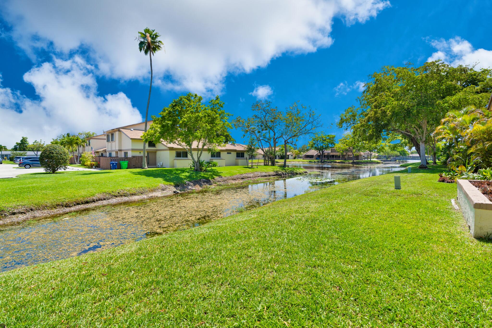 10650 Northwest 30th Place, Unit 1 Sunrise, FL 33322 - Photo 14 of 38 a view of a big yard