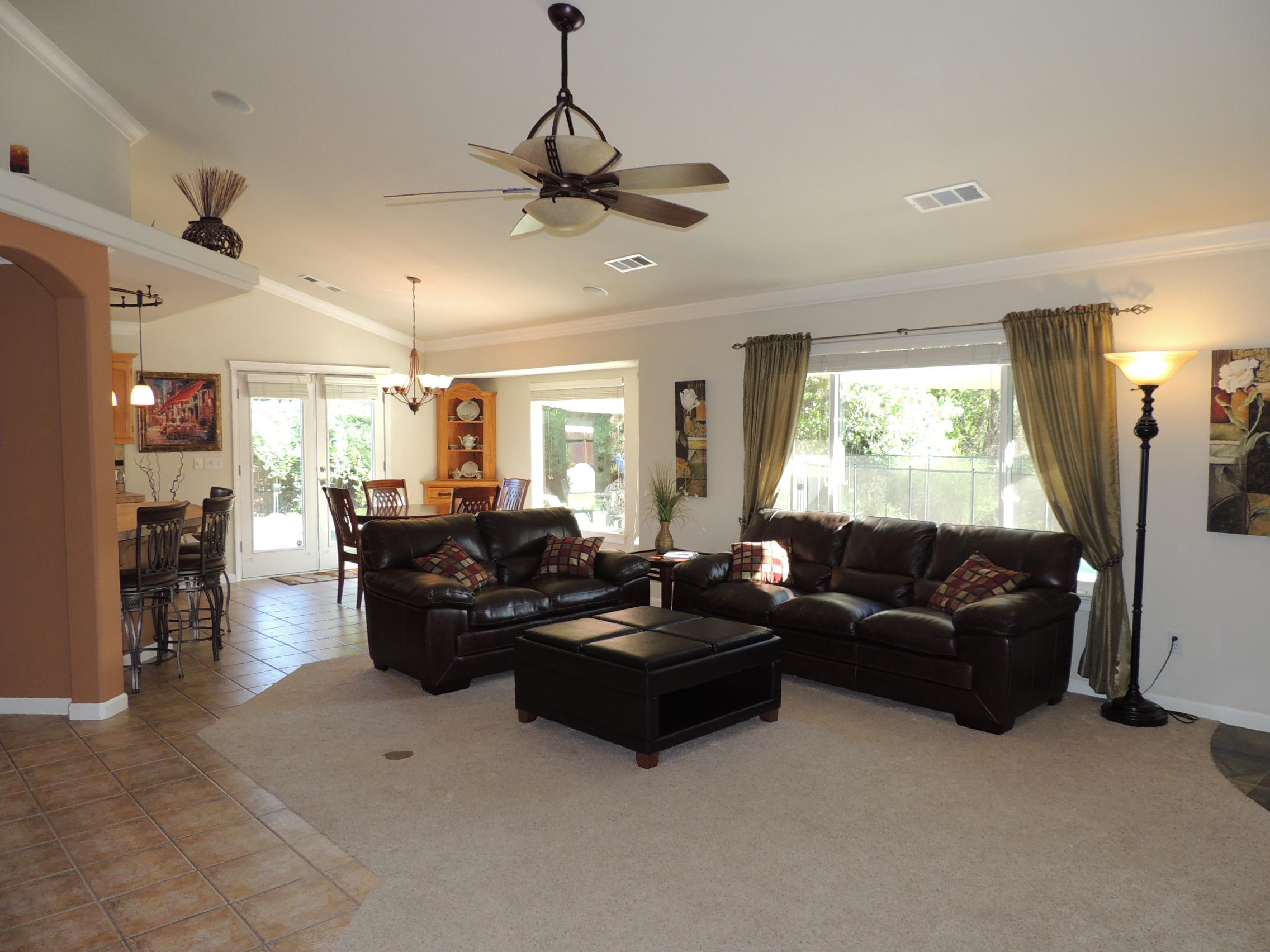 7618 Pit Road Redding, CA 96001 - Photo 14 of 35 Living Room