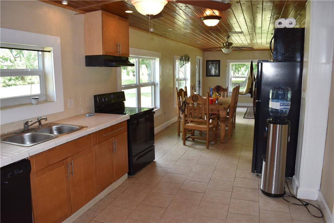 837 Bacom Point Road Pahokee, FL 33476 - Photo 8 of 25 Photo 8