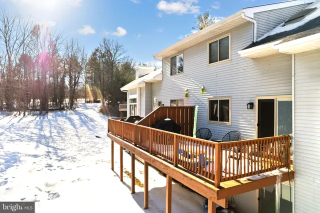 a view of a house with backyard and trees