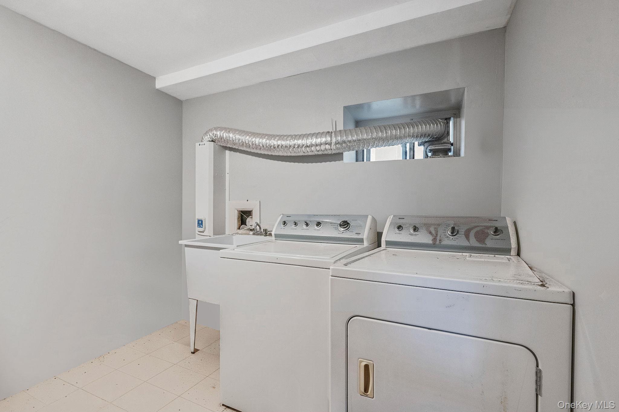 219-10 132nd Road Queens, NY 11413 - Photo 21 of 26