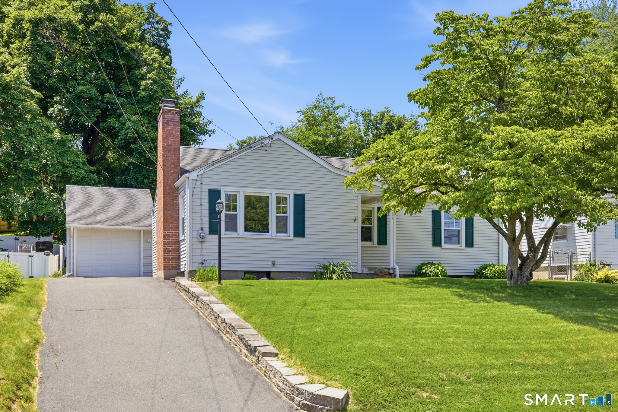 39 Randal Avenue West Hartford, CT 06110 - Photo 1 of 24