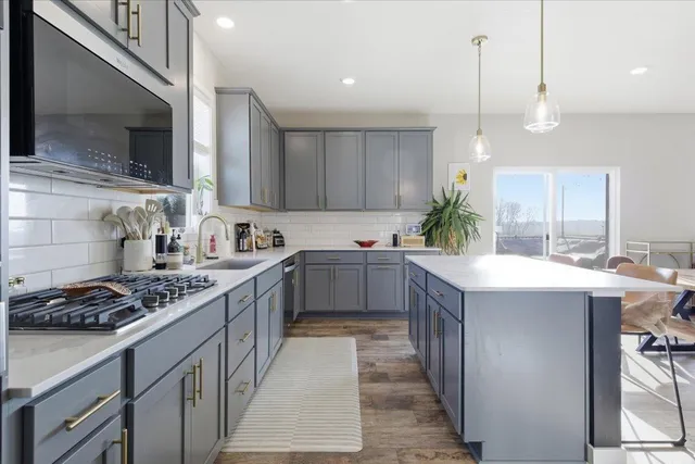 $650,000 | 3140 Sunflower Way Northwest, Prior Lake, MN 55352