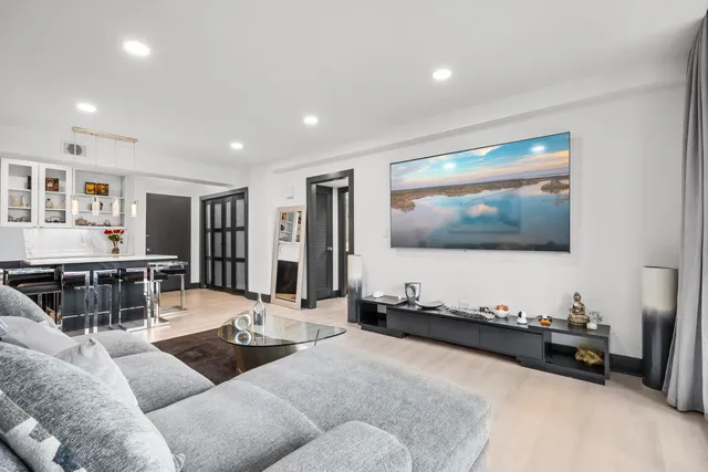 $3,500 | 14 Lockwood Drive, Unit 5I, Charleston, SC 29401