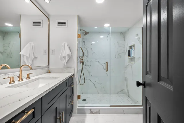 $3,500 | 14 Lockwood Drive, Unit 5I, Charleston, SC 29401