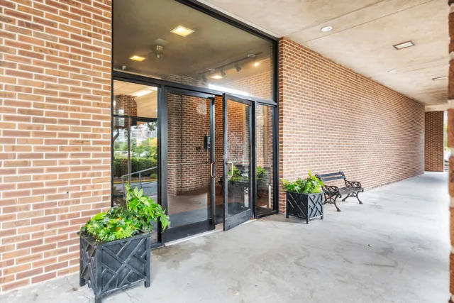 $3,500 | 14 Lockwood Drive, Unit 5I, Charleston, SC 29401
