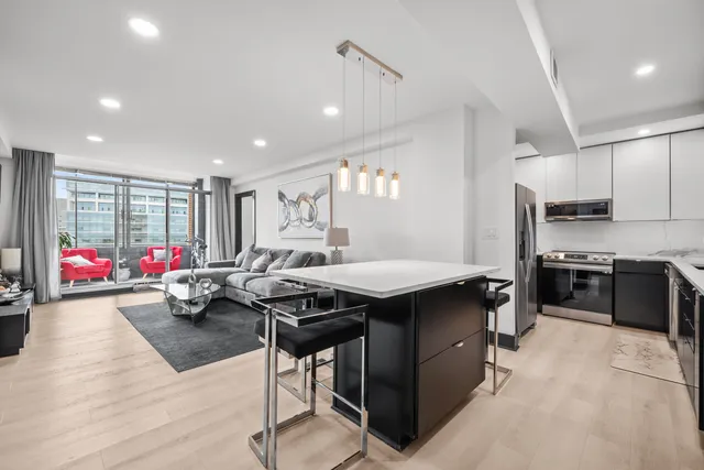 $3,500 | 14 Lockwood Drive, Unit 5I, Charleston, SC 29401