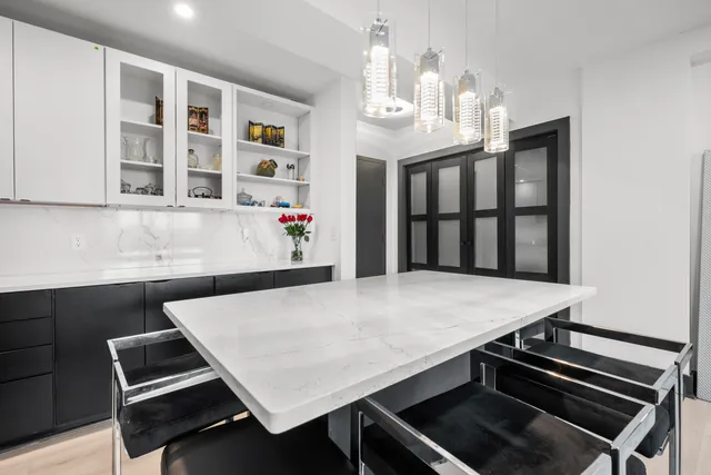 $3,500 | 14 Lockwood Drive, Unit 5I, Charleston, SC 29401