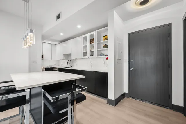 $3,500 | 14 Lockwood Drive, Unit 5I, Charleston, SC 29401