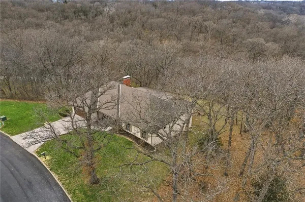 $580,000 | 812 High Drive, Excelsior Springs, MO 64024